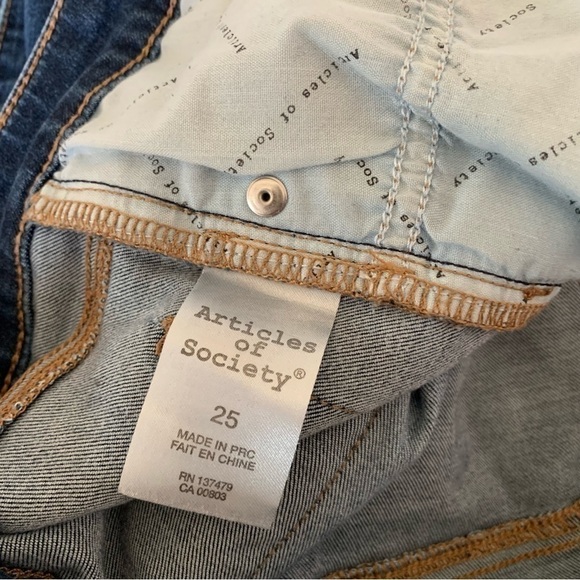 Women’s Articles of Society Heather High Rise Cropped Bilbao Distressed Jeans - Picture 6 of 7